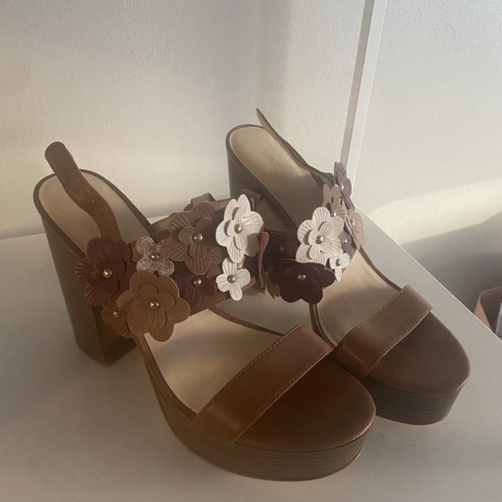 Nine West White and Brown Floral Platform Sandals